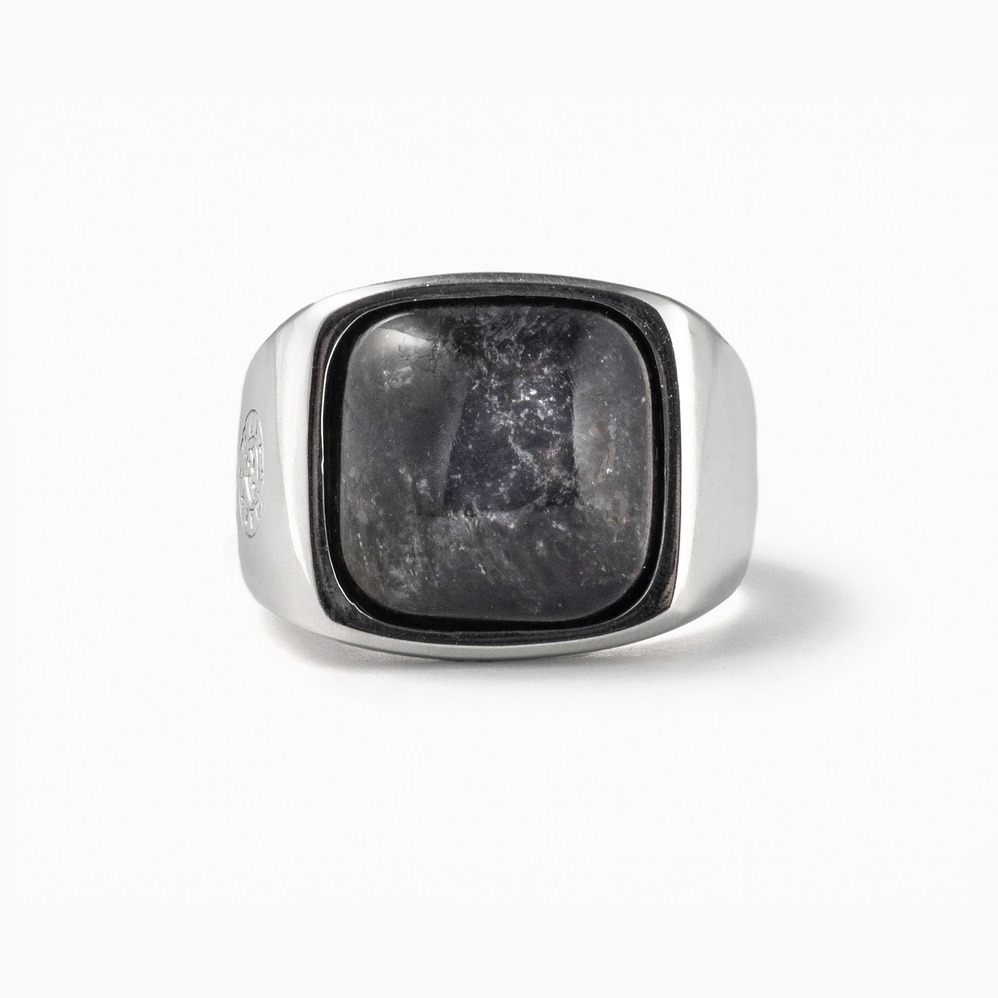 Intimate Ring Nuummite