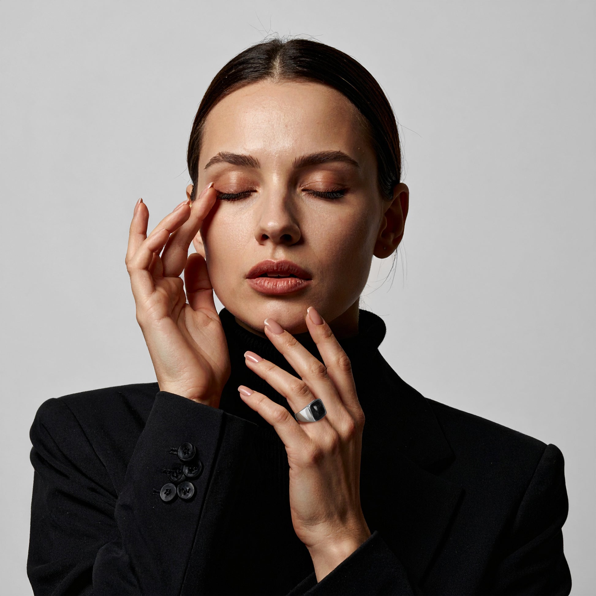 Intimate Ring Nuummite